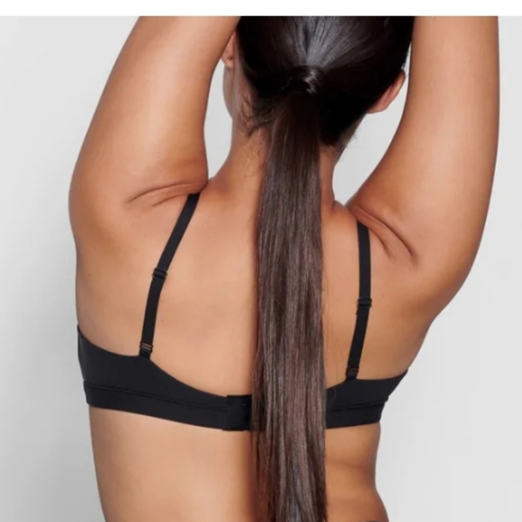 Nwt! Skims fits everybody crossover bralette onyx - Picture 3 of 7